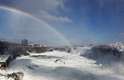 9 de janeiro - Arco-íris é visto sobre as congeladas Cataratas do Niágara