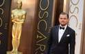 O ator Leonardo DiCaprio, indicado por 'O Lobo de Wall Street', chega ao Dolby Theatre, em Hollywood, para a 86ª edição do Oscar, realizada neste domingo (2)