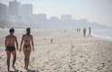 10 de março - A 10 dias do fim do verão, banhistas aproveitam dia de sol na praia de Ipanema, no Rio de Janeiro (RJ)