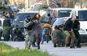 22 de março -Homens armados, provavelmente russos, guardam base militar na cidade de Belbek, Crimeia, neste sábado