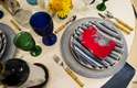 Sala de Jantar, de William Maluf: os itens como pratos, copos e guardanapos escolhidos deram vida ao ambiente com cores e estampas