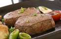 Se a carne não é armazenada de forma correta, pode conter bactérias; o ideal é optar pela preparação bem passada