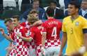 Jogadores da Seleção da Croácia comemoram o primeiro gol da partida contra o Brasil na estreia da Copa do Mundo