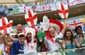 Torcedores da Itália e Inglaterra vibram durante o jogo contra a Inglaterra, na Arena Amazônia, em Manaus, pelo Grupo D da Copa