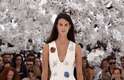 Desfile da grife Dior aconteceu nesta segunda-feira (7), na semana de moda de Paris