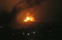9 de julho - uma bola de fogo explode no céu instantes após um míssil israelense atingir um campo de refugiados de Rafah, no sul da Faixa de Gaza