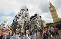 Vestidos de zebras, os ingleses tomaram as ruas da capital da Inglaterra para condenar as mudanças climáticas