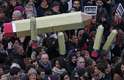 Lápis virou símbolo dos manifestantes contra o ódio provocado pelos extremistas nos atentados em Paris