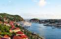 Porto de Gustavia, em São Bartolomeu, recebe os turistas que chegam em navios e iates