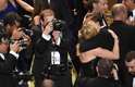 DiCaprio ganha Oscar e comemora com Kate Winslet