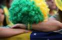 Brasileiros ficam tristes com resultado da partida contra a Bélgica