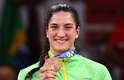 Mayra Aguiar mostra medalha de bronze conquistada no judô na Olimpíada de Tóquio 29/07/2021 REUTERS/Sergio Perez