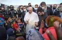 Papa visita refugiados em Lesbos e volta a criticar nacionalismo