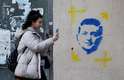 Dia 8/3 - O rosto de Volodymyr Zelenski, presidente da Ucrânia, em um muro de Montenegro