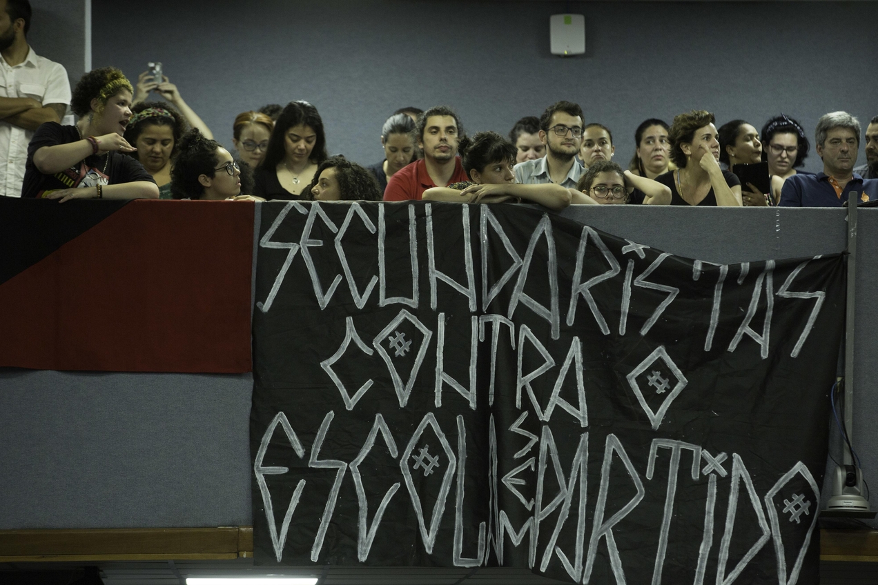 Protesto em sessão da Câmara contra o projeto de lei conhecido como Escola Sem Partido, em 2018