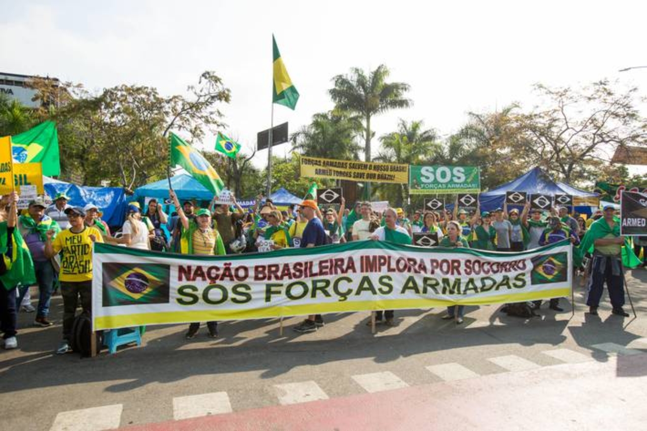 Apoiadores do presidente Jair Bolsonaro participam de protesto em frente ao Comando Militar do Sudeste, na capital paulista. Manifestantes não reconhecem a vitória de Luiz Inácio Lula da Silva e cobram intervenção militar.