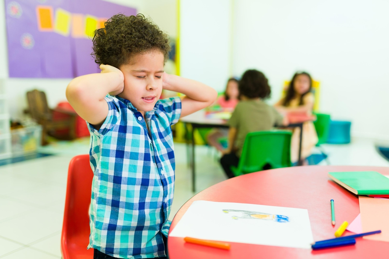 Nenhuma instituição de ensino pode negar a matrícula de um aluno com deficiência, tampouco cobrar mais por sua inclusão.