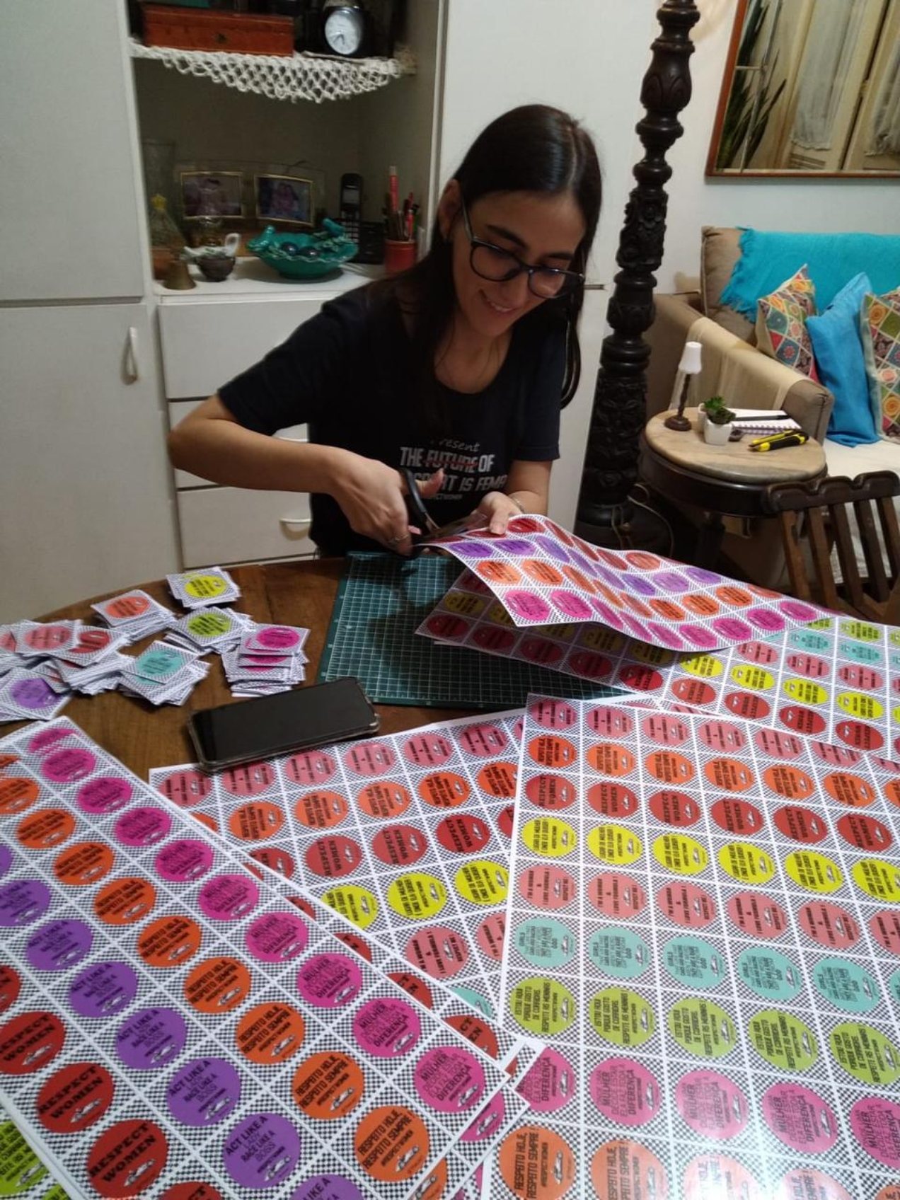 Preparação dos adesivos para distribuição no GP
