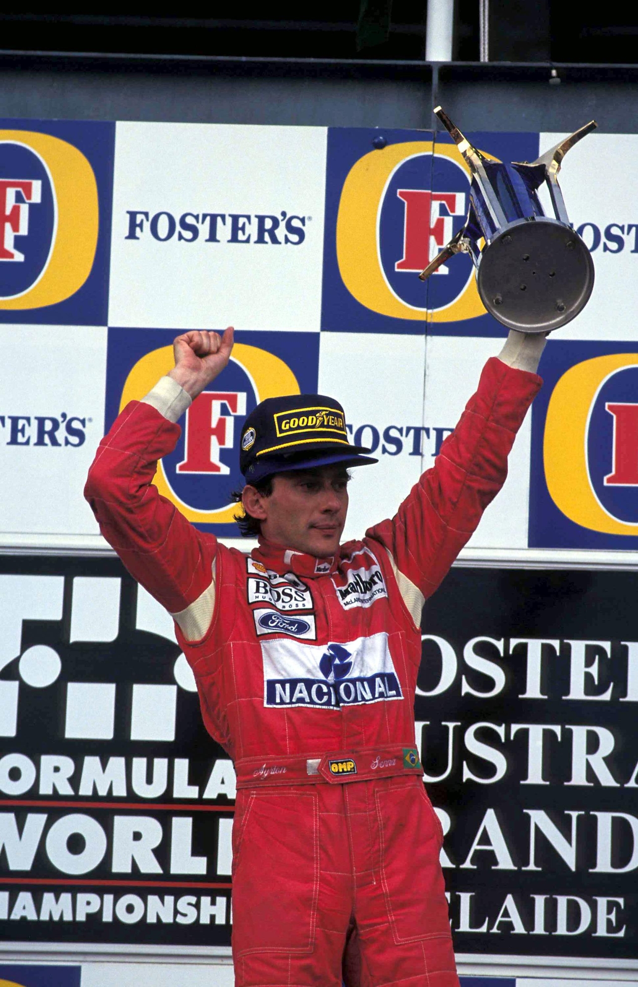 Pela 41ª e última vez na F1, Senna no alto do pódio