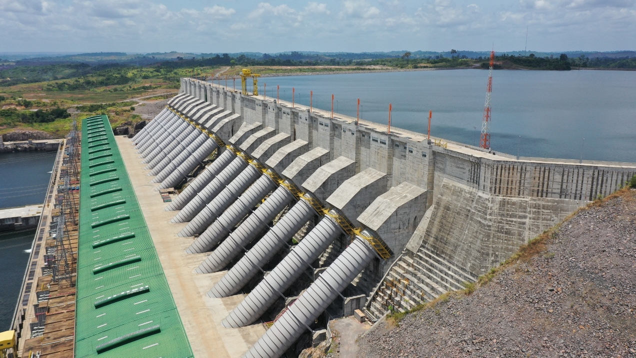 Apesar de reconhecer o forte impacto social de usinas hidrelétricas, como o caso da Belo Monte, no Rio Xingu, o Inesc considera ser uma fonte de energia renovável por esse tipo de usina não emitir gases de efeito estufa
