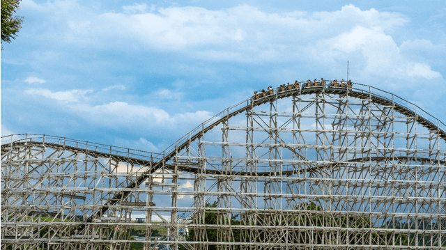 O Hopi Hari tem a maior montanha-russa de madeira da Am&eacute;rica Latina