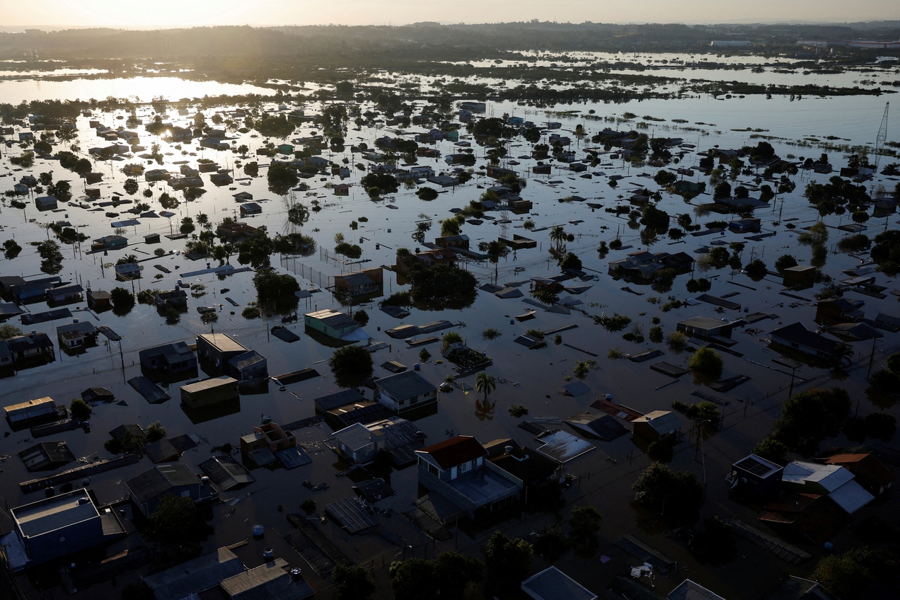 Vista de Canoas, no Rio Grande do Sul, com as ruas tomadas pelas águas. Registro de 6 de maio de 2024