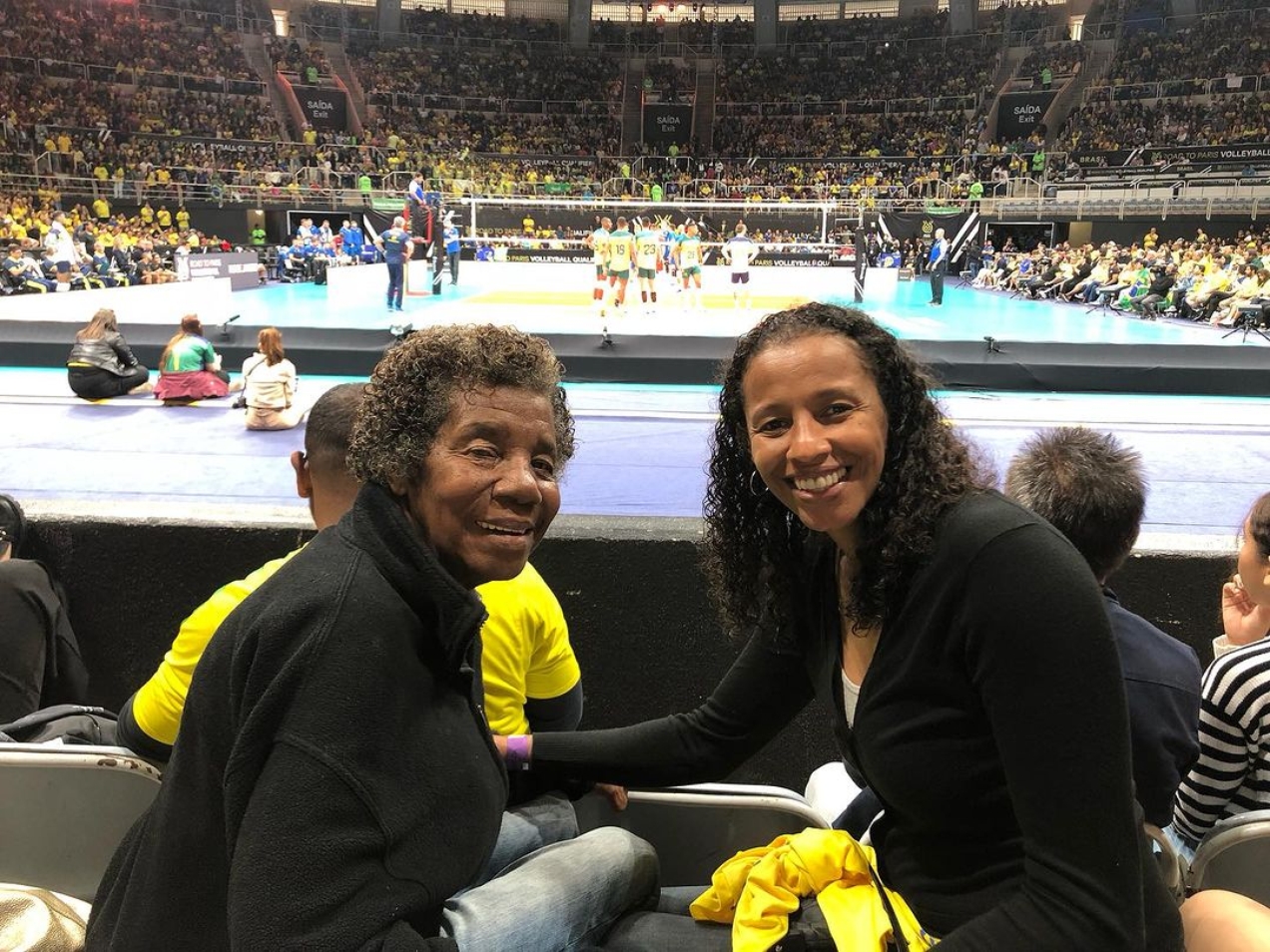 Com a filha Valeska: jogadora de vôlei conquistou a medalha de ouro nos Jogos Olímpicos de 2008, em Pequim 