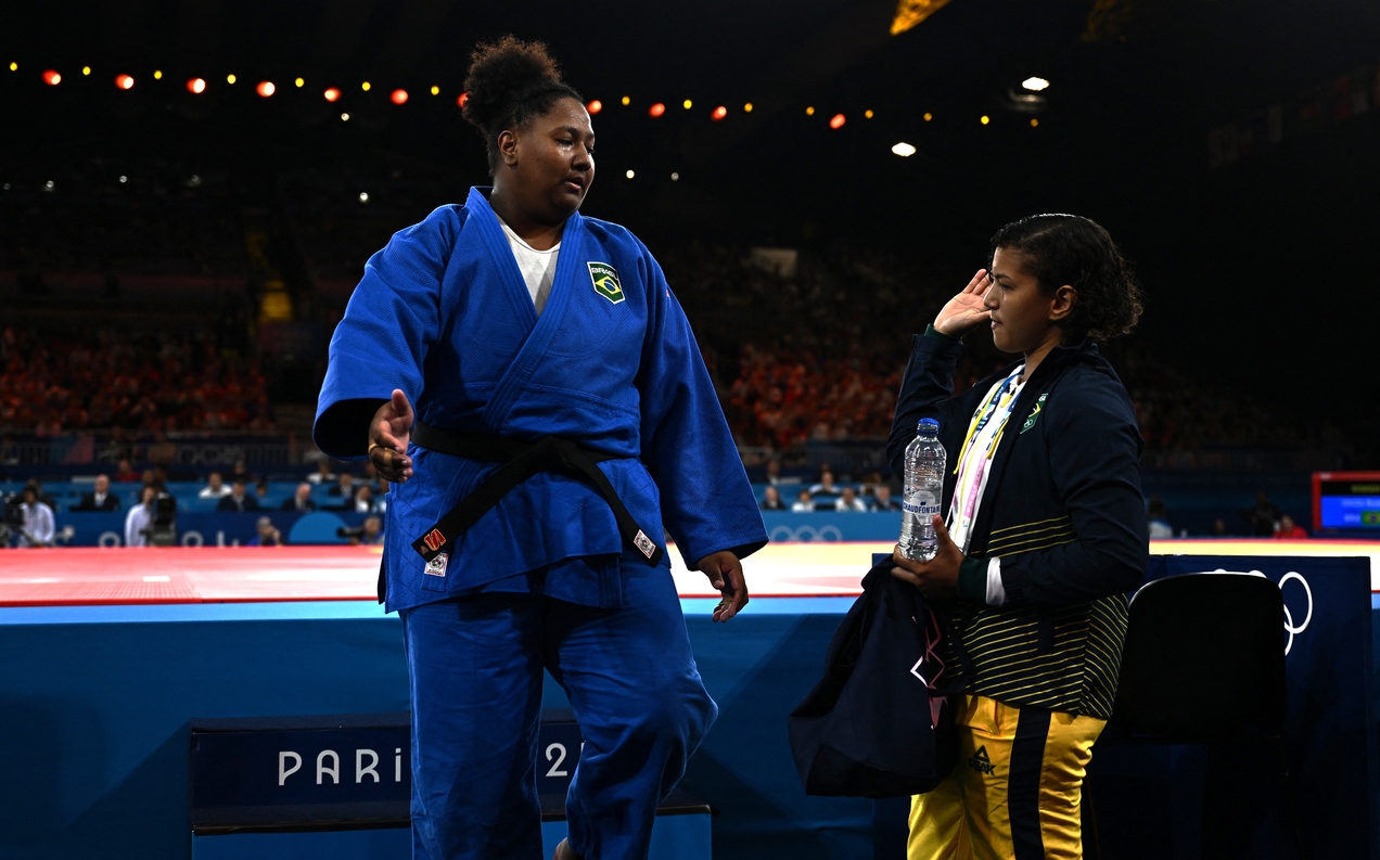 Bia Souza disputa a semifinal do judô feminino em Paris