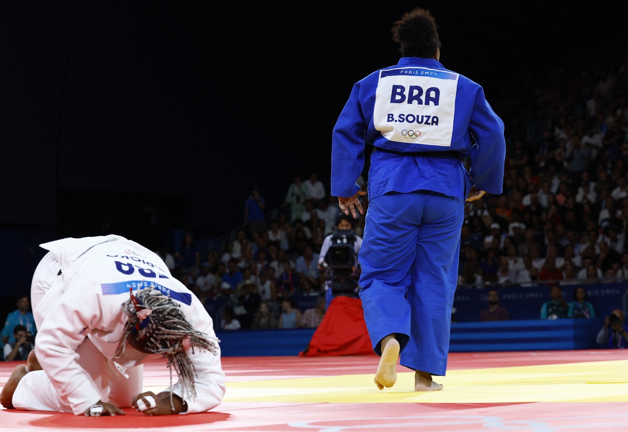 Bia Souza vence dona da casa