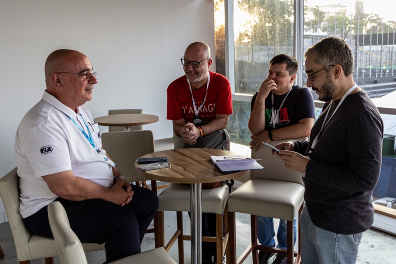 Em sentido horário: Eduardo Freitas, Rodrigo Mattar, Felipe Meira e Sergio Milani em Interlagos