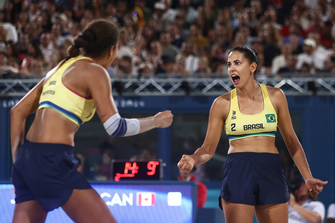 Ana Patrícia e Duda comemoram ponto