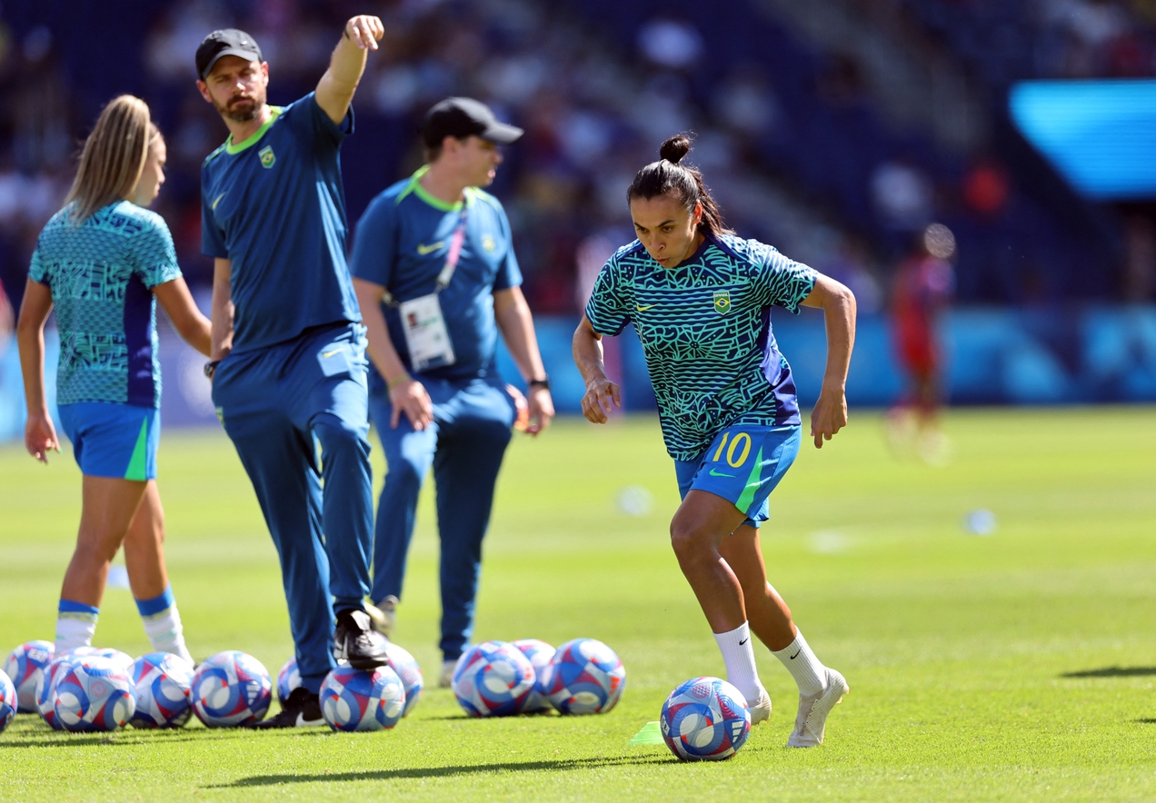 Brasil no aquecimento para final do futebol feminino