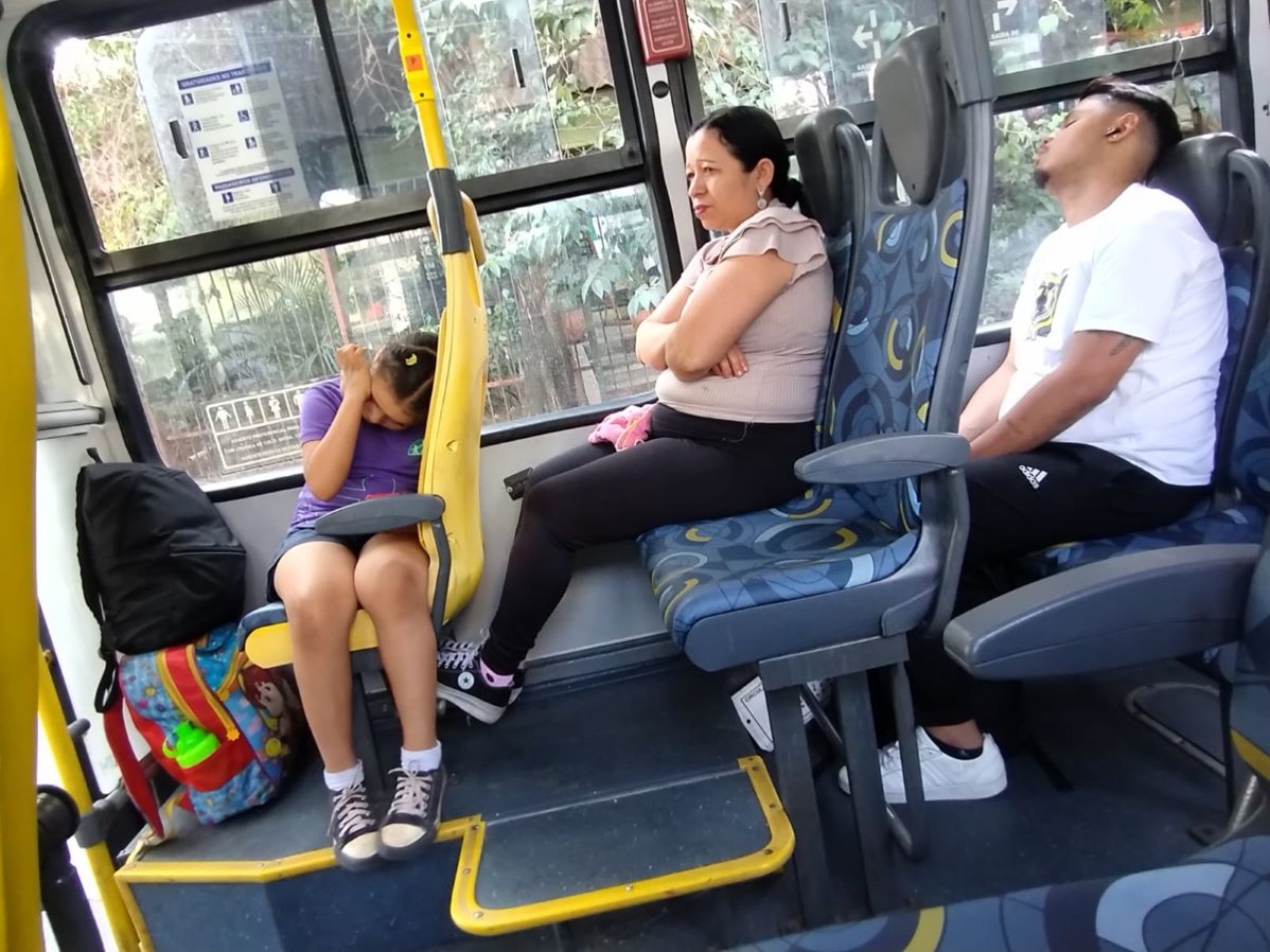 Na chegada ao terminal Barra Funda, quase duas horas após a saída, e com mais de 30 graus de temperatura, ainda tem gente que dorme.