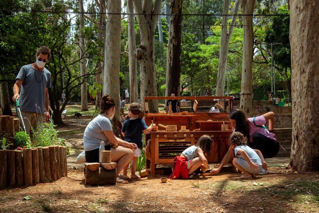 Cozinha da floresta na Praça Horácio Sabino, em São Paulo