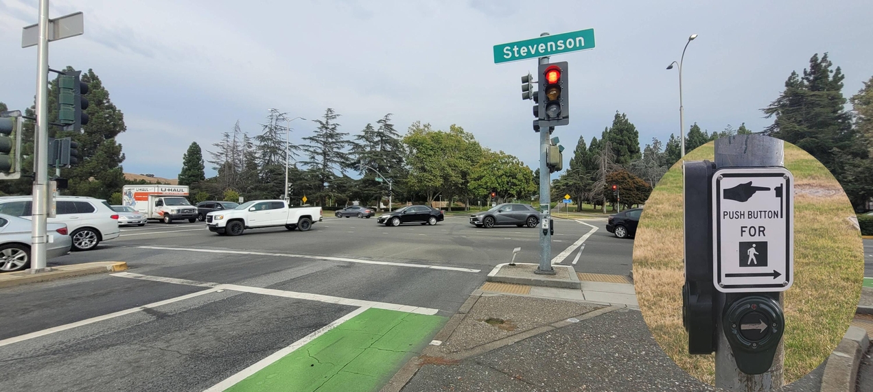 Foto de um cruzamento intenso em Fremont; no detalhe, bot&atilde;o para pedestres