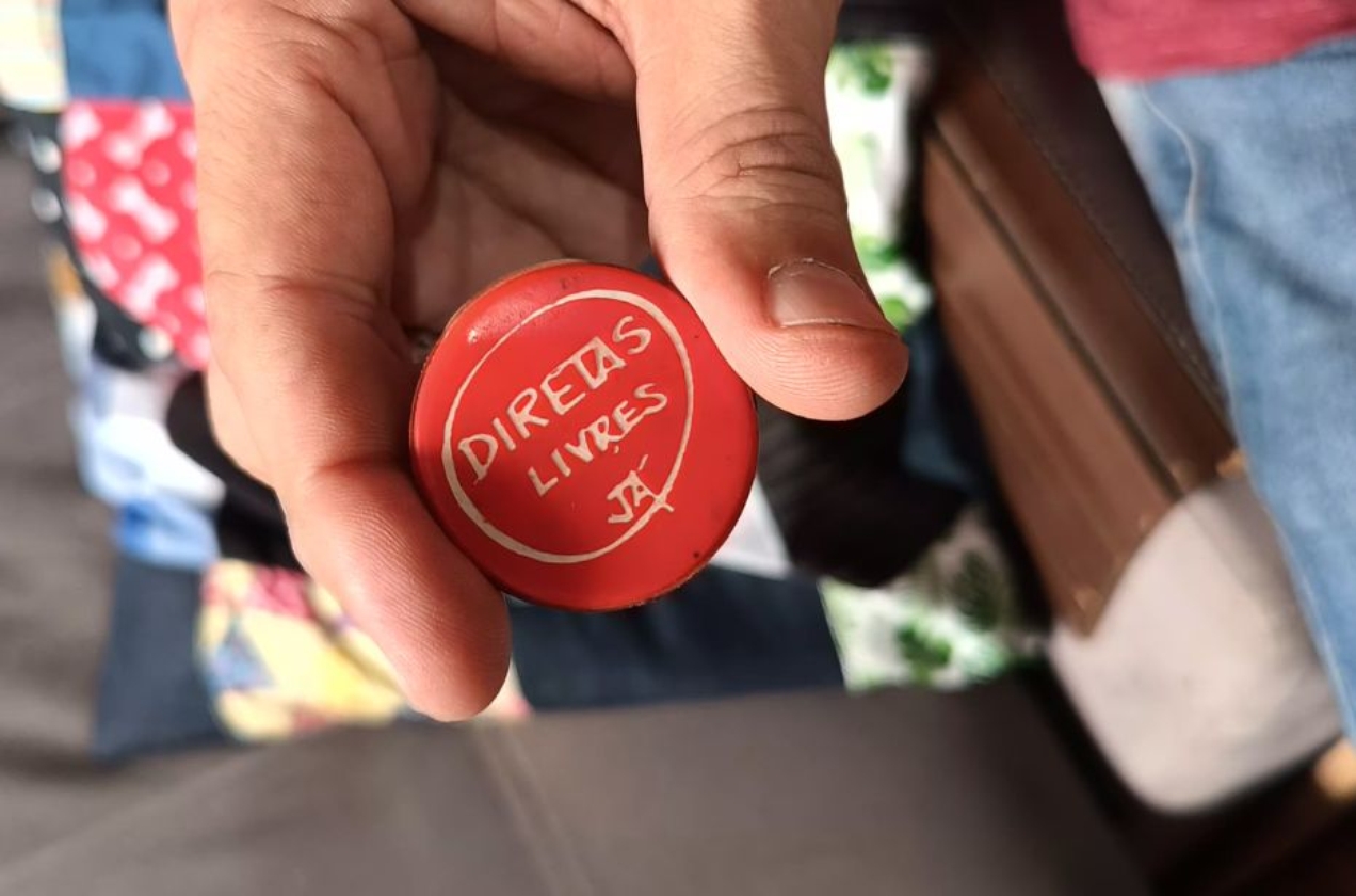 Broche da época das 'diretas já'