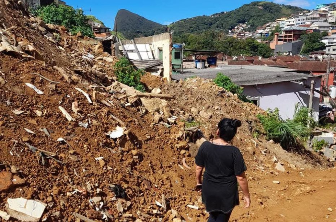 Cris perdeu tudo na tragédia que atingiu Petrópolis (RJ) em 2022