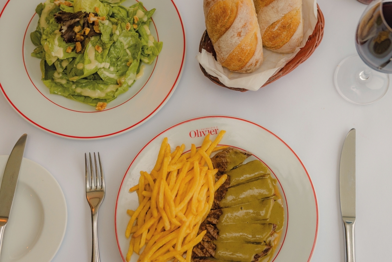 Contrafilé com fritas no restaurante L’Entrecot d’Olivier