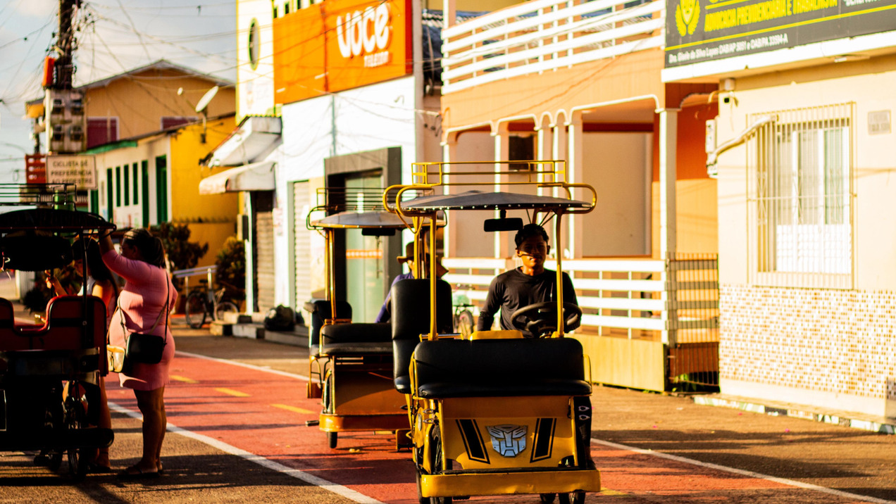 'Bicit&aacute;xis' s&atilde;o triciclos adaptados para locomo&ccedil;&atilde;o no Afu&aacute;