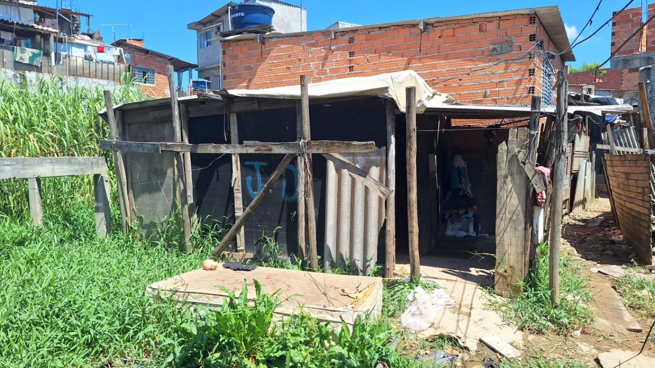 Barracões do Jardim Lapenna alagavam por causa das enchentes