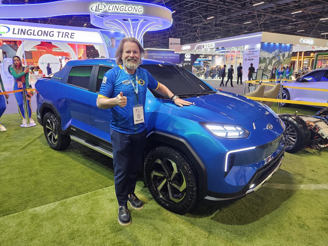 Flavio Figueiredo Assis e o prot&oacute;tipo n&atilde;o funcional da picape Lecar Campo