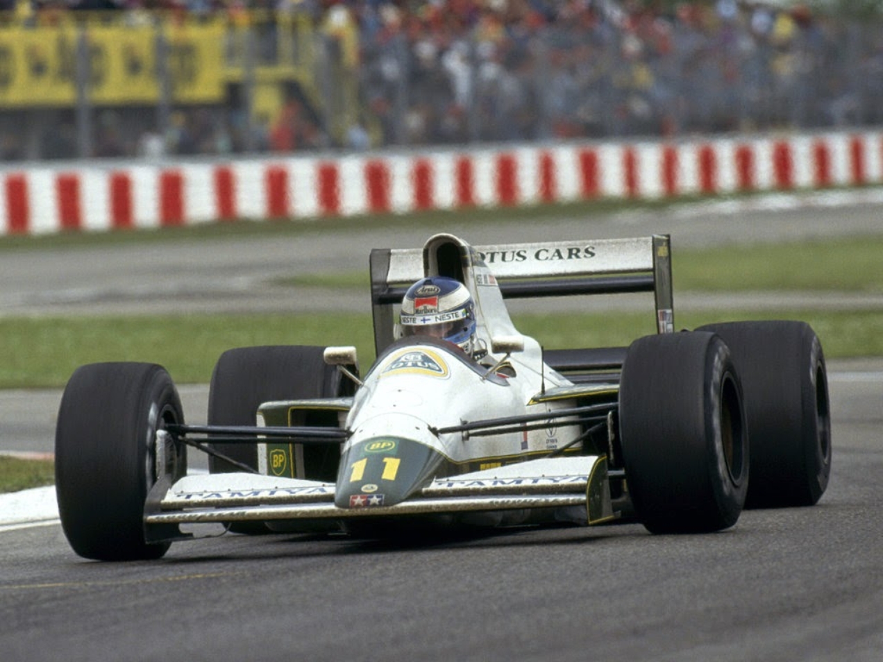 Mika Hakkinen rumos aos seus primeiros pontos na F1 em Imola