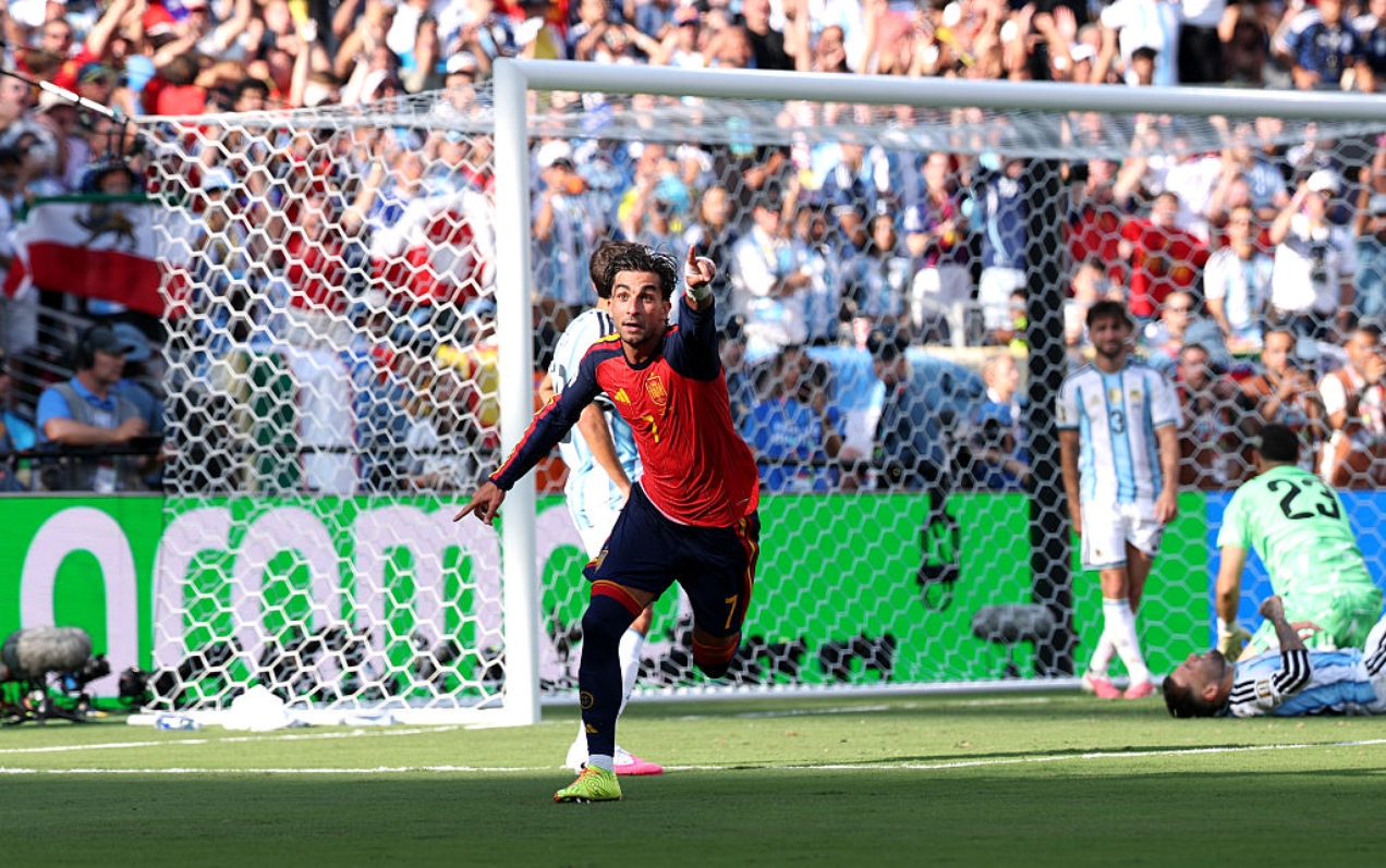 Ferran Torres comemora gol da Espanha