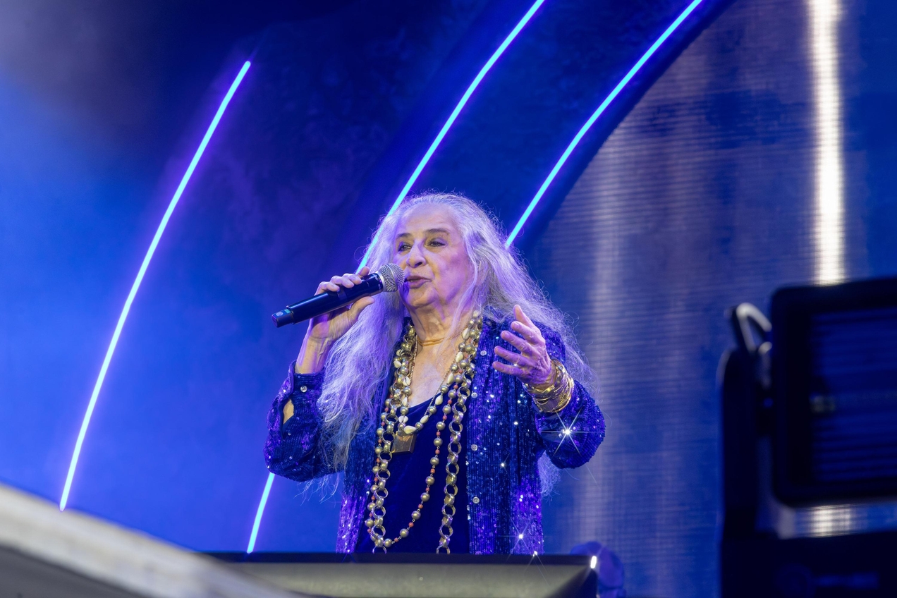 Show de Maria Beth&acirc;nia durante show no Coala 