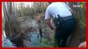 Policiais resgatam criança de 5 anos em pântano nos eua