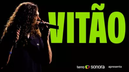 Vitão recebe fãs para show intimista e canta grandes sucessos