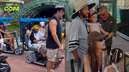 Neymar causa alvoroço em parque da Disney durante passeio com a família