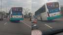 Ônibus 'torto' é flagrado na Avenida Brasil, no Rio de Janeiro