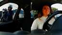 Motorista grava criminoso levando seu celular de dentro de seu carro em SP