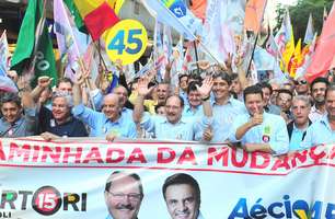 Em ato final de campanha, Sartori e Serra cantam 'Adeus PT'